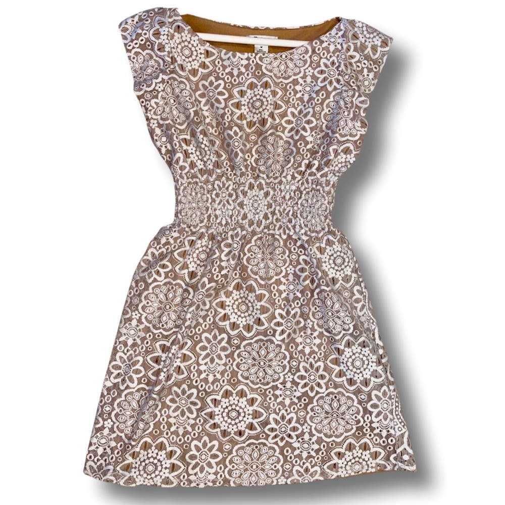 Capped Sleeve Lace Overlay Skater Dress Size Medium